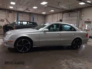 2008 Mercedes-Benz E-Class Luxury 3.5L with VIN WDBUF87X68B298019, listed as a IAAI auction lot 41540920 with 180,091 mi miles. Bid and sale history available at carsss.com. Image 15.