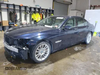 2015 BMW 7 Series 750i xDrive z VIN WBAYB6C57FD965931, wystawiony jako Copart lot #44422205 z przebiegiem 100 702 mil mil oraz Szkoda całkowita • Salvage title. Historia ofert i sprzedaży dostępna na DreamBid. Obrazek 1.