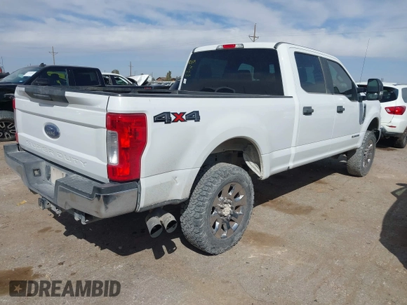 2018 Ford F-250 XL z VIN 1FT7W2BT5JEB49461, wystawiony jako IAAI lot #41773619 z przebiegiem 279 815 mil mil oraz . Historia ofert i sprzedaży dostępna na DreamBid. Obrazek 4.