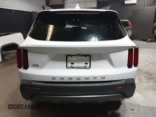 2022 Kia Sorento X-Line S z VIN 5XYRLDLC9NG118254, wystawiony jako IAAI lot #42109168 z przebiegiem 28 547 mil mil oraz . Historia ofert i sprzedaży dostępna na DreamBid. Obrazek 17.