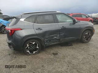 2024 Kia Seltos EX z VIN KNDER2AA2R7606483, wystawiony jako Copart lot #86701254 z przebiegiem 15 965 mil mil oraz Szkoda całkowita • Salvage title. Historia ofert i sprzedaży dostępna na DreamBid. Obrazek 3.