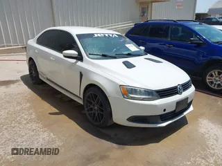 2011 Volkswagen Jetta SE с VIN 3VWDZ7AJ7BM322073, выставлен на аукционе IAAI как лот 42132111 с пробегом 195 236 миль миль и . История ставок и продаж доступна на DreamBid. Изображение 1.