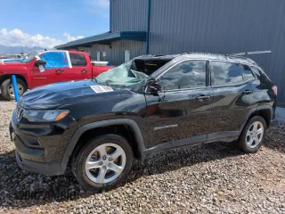 2023 Jeep Compass Latitude z VIN 3C4NJDBN0PT509800, wystawiony jako Copart lot #52729195 z przebiegiem 16 050 mil mil oraz Szkoda całkowita • Salvage title. Historia ofert i sprzedaży dostępna na DreamBid. Obrazek 1.
