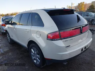 2008 Lincoln MKX with VIN 2LMDU68C48BJ31644, listed as a IAAI auction lot 40903355 with 199,176 mi miles. Bid and sale history available at carsss.com. Image 3.