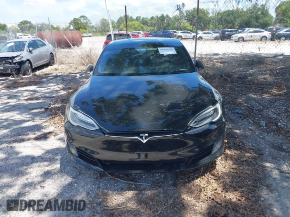 2017 Tesla Model S 60 z VIN 5YJSA1E13HF199359, wystawiony jako IAAI lot #42490410 z przebiegiem 100 377 mil mil oraz . Historia ofert i sprzedaży dostępna na DreamBid. Obrazek 11.