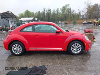 2019 Volkswagen Beetle S с VIN 3VWFD7AT1KM708397, выставлен на аукционе IAAI как лот 41919925 с пробегом 106 958 миль миль и . История ставок и продаж доступна на DreamBid. Изображение 13.