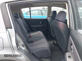 2007 Nissan Versa SL z VIN 3N1BC13E97L383420, wystawiony jako IAAI lot #42254796 z przebiegiem 141 987 mil mil oraz . Historia ofert i sprzedaży dostępna na DreamBid. Obrazek 8.