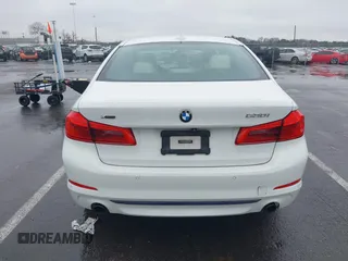2018 BMW 5 Series 530i xDrive z VIN WBAJA7C52JWC75823, wystawiony jako IAAI lot #41544671 z przebiegiem 138 327 mil mil oraz . Historia ofert i sprzedaży dostępna na DreamBid. Obrazek 16.