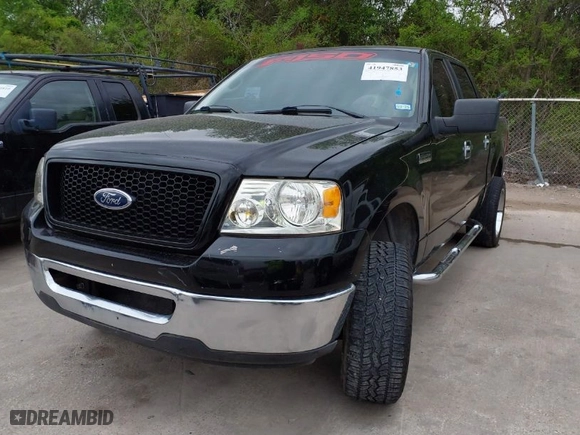 2006 Ford F-150 XLT with VIN 1FTPW12516KB02562, listed as a IAAI auction lot 41947853 with 299,967 mi miles. Bid and sale history available at carsss.com. Image 2.