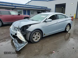 2013 Hyundai Sonata GLS z VIN 5NPEB4AC7DH554211, wystawiony jako Copart lot #55721725 z przebiegiem 121 848 mil mil oraz Szkoda całkowita • Salvage title. Historia ofert i sprzedaży dostępna na DreamBid. Obrazek 1.