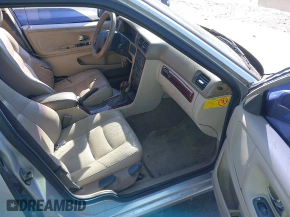 2000 Volvo V70 with VIN YV1LW61J1Y2706507, listed as a IAAI auction lot 41687213 with 241,470 mi miles. Bid and sale history available at carsss.com. Image 5.