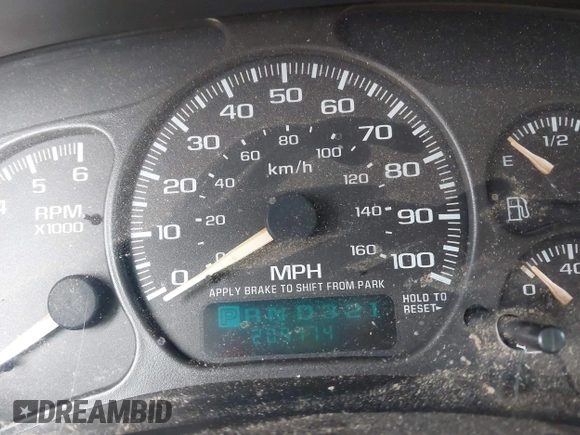 2001 Chevrolet Silverado 1500 LS with VIN 2GCEC19T911148055, listed as a IAAI auction lot 42101561 with 209,174 mi miles. Bid and sale history available at carsss.com. Image 7.