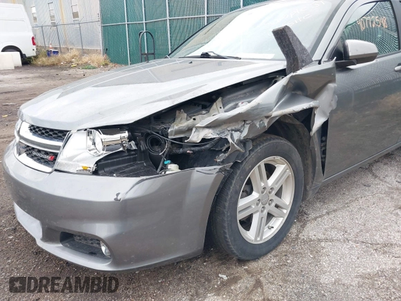2013 Dodge Avenger SXT z VIN 1C3CDZCG0DN521540, wystawiony jako IAAI lot #40772548 z przebiegiem 145 455 mil mil oraz . Historia ofert i sprzedaży dostępna na DreamBid. Obrazek 6.