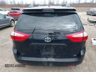 2018 Toyota Sienna LE Auto Access Seat with VIN 5TDKZ3DC8JS929730, listed as a IAAI auction lot 41898547 with 88,043 mi miles. Bid and sale history available at carsss.com. Image 16.
