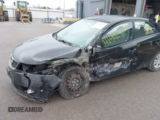 2010 Kia Forte EX z VIN KNAFU4A24A5053811, wystawiony jako IAAI lot #41902815 z przebiegiem 149 868 mil mil oraz . Historia ofert i sprzedaży dostępna na DreamBid. Obrazek 6.
