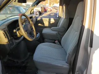 2005 Chevrolet Express Cargo z VIN 1GCFG15T251234110, wystawiony jako Copart lot #88493575 z przebiegiem Nie podano mil oraz Szkoda całkowita • Salvage title. Historia ofert i sprzedaży dostępna na DreamBid. Obrazek 7.