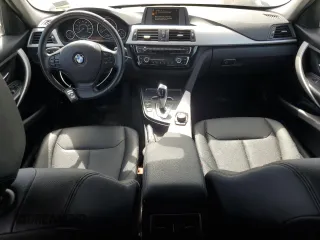 2017 BMW 3 Series 320i z VIN WBA8A9C53HK620298, wystawiony jako Copart lot #58196815 z przebiegiem 101 971 mil mil oraz Szkoda całkowita • Salvage title. Historia ofert i sprzedaży dostępna na DreamBid. Obrazek 8.