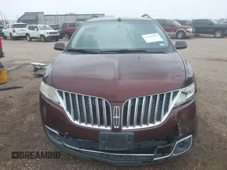 2012 Lincoln MKX z VIN 2LMDJ6JK8CBL08425, wystawiony jako IAAI lot #42312678 z przebiegiem 113 512 mil mil oraz . Historia ofert i sprzedaży dostępna na DreamBid. Obrazek 12.
