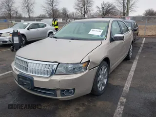 2007 Lincoln MKZ z VIN 3LNHM28T57R612489, wystawiony jako IAAI lot #41675640 z przebiegiem 135 330 mil mil oraz . Historia ofert i sprzedaży dostępna na DreamBid. Obrazek 2.