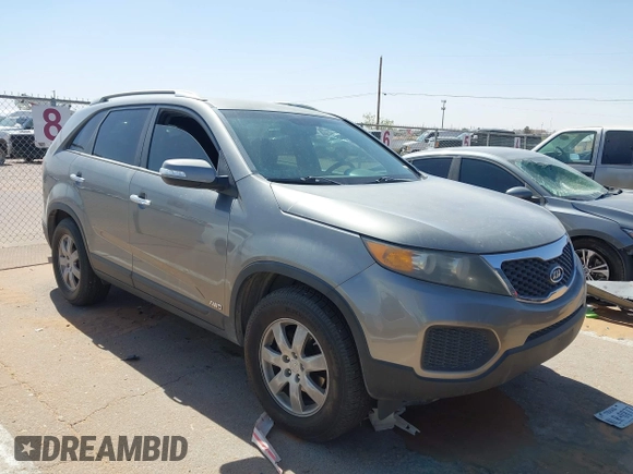 2013 Kia Sorento LX with VIN 5XYKTDA20DG346430, listed as a IAAI auction lot 42180778 with 166,275 mi miles. Bid and sale history available at carsss.com. Image 1.
