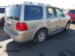 2004 Lincoln Navigator Luxury with VIN 5LMFU27R34LJ42774, listed as a IAAI auction lot 41959816 with 0 mi miles. Bid and sale history available at carsss.com. Image 4.