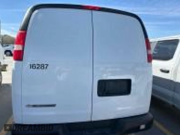 2017 Chevrolet Express Cargo z VIN 1GCWGAFF3H1158281, wystawiony jako IAAI lot #42566227 z przebiegiem 212 348 mil mil oraz . Historia ofert i sprzedaży dostępna na DreamBid. Obrazek 5.