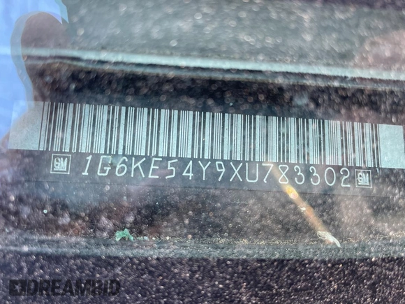 1999 Cadillac DeVille DHS z VIN 1G6KE54Y9XU783302, wystawiony jako Copart lot #42375455 z przebiegiem Nie podano mil oraz Czysty tytuł • Clean title. Historia ofert i sprzedaży dostępna na DreamBid. Obrazek 10.
