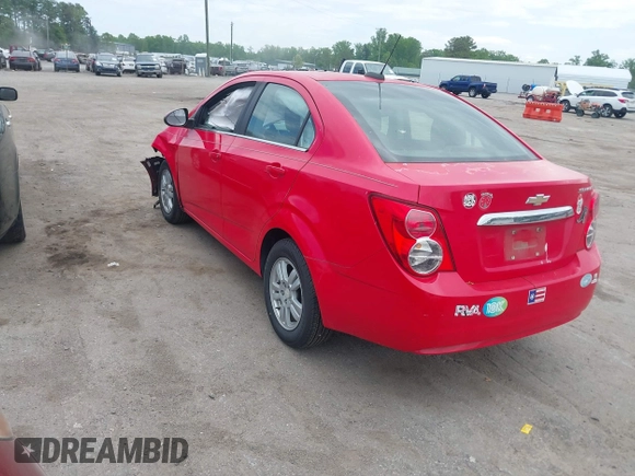 2016 Chevrolet Sonic LT z VIN 1G1JC5SH8G4102802, wystawiony jako IAAI lot #42151351 z przebiegiem 61 289 mil mil oraz . Historia ofert i sprzedaży dostępna na DreamBid. Obrazek 3.