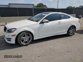 2015 Mercedes-Benz C 350 z VIN WDDGJ5HB3FG438886, wystawiony jako Copart lot #57061105 z przebiegiem 30 151 mil mil oraz Szkoda całkowita • Salvage title. Historia ofert i sprzedaży dostępna na DreamBid. Obrazek 1.
