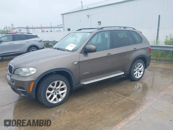 2012 BMW X5 35i z VIN 5UXZV4C51CL749379, wystawiony jako IAAI lot #42494275 z przebiegiem 137 768 mil mil oraz . Historia ofert i sprzedaży dostępna na DreamBid. Obrazek 17.