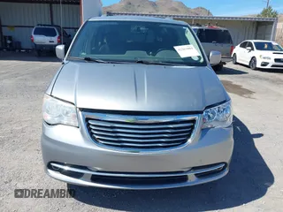 2014 Chrysler Town & Country Touring z VIN 2C4RC1BG1ER216032, wystawiony jako IAAI lot #42261084 z przebiegiem 80 151 mil mil oraz . Historia ofert i sprzedaży dostępna na DreamBid. Obrazek 6.