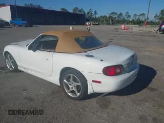 2003 Mazda MX-5 Miata Cloth z VIN JM1NB353730312566, wystawiony jako IAAI lot #41782864 z przebiegiem Nie podano mil oraz . Historia ofert i sprzedaży dostępna na DreamBid. Obrazek 3.