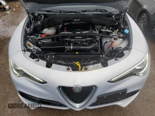 2020 Alfa Romeo Stelvio Ti z VIN ZASPAKBN2L7C91524, wystawiony jako Copart lot #50923995 z przebiegiem 27 436 mil mil oraz Szkody całkowita. Historia ofert i sprzedaży dostępna na DreamBid. Obrazek 11.