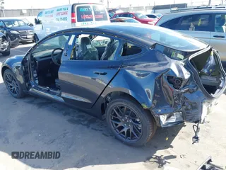 2024 Tesla Model 3 z VIN 5YJ3E1EA2RF867095, wystawiony jako IAAI lot #41550546 z przebiegiem 3 mil mil oraz . Historia ofert i sprzedaży dostępna na DreamBid. Obrazek 3.