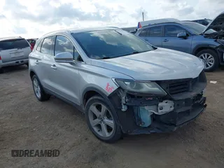 2015 Lincoln MKC z VIN 5LMCJ1A91FUJ13477, wystawiony jako IAAI lot #42042457 z przebiegiem 134 046 mil mil oraz . Historia ofert i sprzedaży dostępna na DreamBid. Obrazek 1.