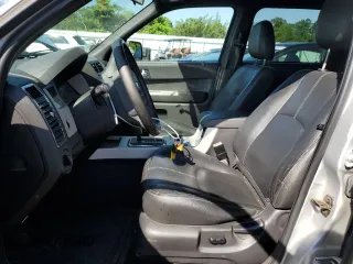 2008 Mercury Mariner с VIN 4M2CU81128KJ48913, выставлен на аукционе Copart как лот 61588355 с пробегом 84 883 миль миль и Списание • Salvage title. История ставок и продаж доступна на DreamBid. Изображение 7.