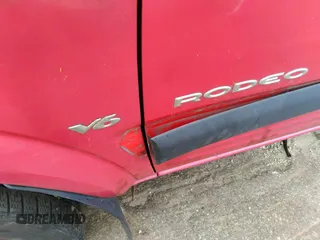 1998 Isuzu Rodeo S z VIN 4S2CK58WXW4325645, wystawiony jako IAAI lot #42013228 z przebiegiem 300 698 mil mil oraz . Historia ofert i sprzedaży dostępna na DreamBid. Obrazek 6.