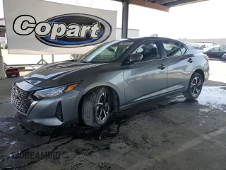 2024 Nissan Sentra SV z VIN 3N1AB8CV5RY268102, wystawiony jako Copart lot #59386495 z przebiegiem 27 377 mil mil oraz Szkoda całkowita • Salvage title. Historia ofert i sprzedaży dostępna na DreamBid. Obrazek 1.