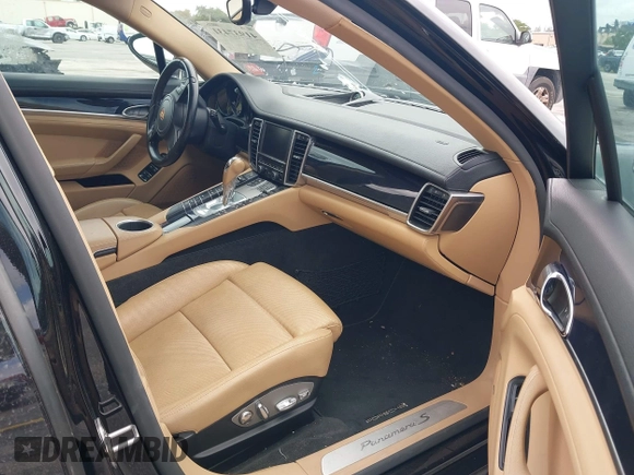2015 Porsche Panamera S E-Hybrid z VIN WP0AD2A72FL040703, wystawiony jako IAAI lot #41937431 z przebiegiem 77 933 mil mil oraz . Historia ofert i sprzedaży dostępna na DreamBid. Obrazek 5.