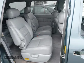 2001 Toyota Sienna LE with VIN 4T3ZF13C01U323995, listed as a IAAI auction lot 41472484 with 232,667 mi miles. Bid and sale history available at carsss.com. Image 8.