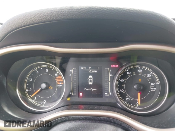 2018 Jeep Cherokee Latitude z VIN 1C4PJMCBXJD601328, wystawiony jako IAAI lot #42303389 z przebiegiem 98 288 mil mil oraz . Historia ofert i sprzedaży dostępna na DreamBid. Obrazek 7.