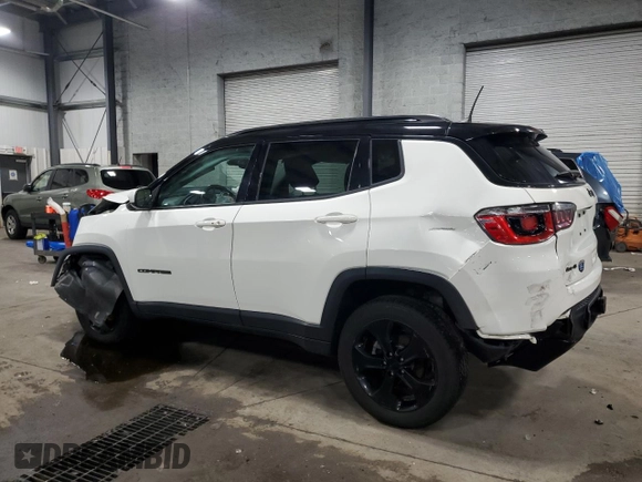 2018 Jeep Compass Latitude z VIN 3C4NJDBB6JT394374, wystawiony jako Copart lot #54229455 z przebiegiem 51 625 mil mil oraz Szkoda całkowita • Salvage title. Historia ofert i sprzedaży dostępna na DreamBid. Obrazek 2.