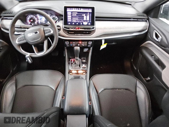 2024 Jeep Compass Latitude z VIN 3C4NJDBN5RT173984, wystawiony jako Copart lot #54627585 z przebiegiem 19 427 mil mil oraz Czysty tytuł • Clean title. Historia ofert i sprzedaży dostępna na DreamBid. Obrazek 8.