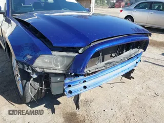 2014 Ford Mustang V6 z VIN 1ZVBP8EM5E5315477, wystawiony jako IAAI lot #42222514 z przebiegiem 215 618 mil mil oraz . Historia ofert i sprzedaży dostępna na DreamBid. Obrazek 17.