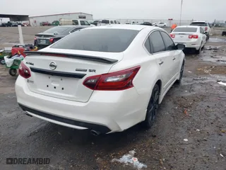 2018 Nissan Altima 2.5 SL with VIN 1N4AL3AP3JC163577, listed as a IAAI auction lot 41406241 with 138,214 mi miles. Bid and sale history available at carsss.com. Image 4.