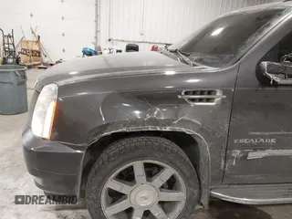 2010 Cadillac Escalade Luxury z VIN 1GYUKBEF8AR271903, wystawiony jako IAAI lot #41389169 z przebiegiem 161 364 mil mil oraz . Historia ofert i sprzedaży dostępna na DreamBid. Obrazek 6.