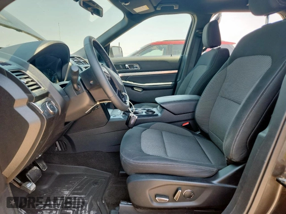 2018 Ford Explorer XLT z VIN 1FM5K7D83JGA55572, wystawiony jako Copart lot #61213325 z przebiegiem 46 128 mil mil oraz Szkoda całkowita • Salvage title. Historia ofert i sprzedaży dostępna na DreamBid. Obrazek 7.