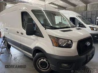 2021 Ford Transit Cargo z VIN 1FTBR1C81MKA05708, wystawiony jako IAAI lot #42762772 z przebiegiem 67 631 mil mil oraz . Historia ofert i sprzedaży dostępna na DreamBid. Obrazek 1.