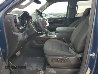 2024 Chevrolet Silverado 1500 LT with VIN 1GCUDDE82RZ256810, listed as a Copart auction lot 86502814 with 9,224 mi miles and Salvage Title. Bid and sale history available at carsss.com. Image 7.