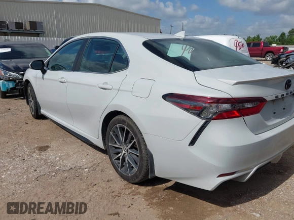 2023 Toyota Camry SE z VIN 4T1T11AK1PU159799, wystawiony jako IAAI lot #42517586 z przebiegiem 51 245 mil mil oraz . Historia ofert i sprzedaży dostępna na DreamBid. Obrazek 3.